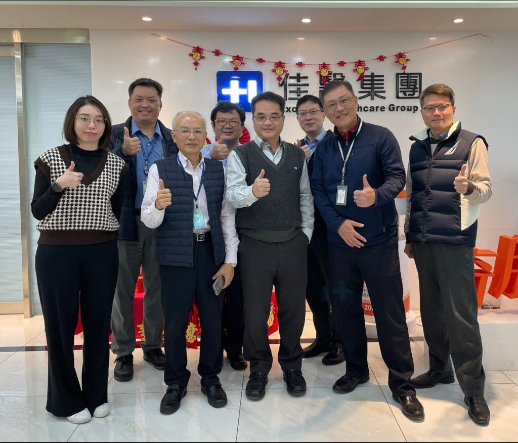 Distributor BestChain signing the contract