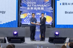 Brain Navi Biotechnology receives the 2026 Taiwan AI Award on stage at the AI Taiwan Future Commerce Expo, recognizing the company’s innovation in AI-driven medical technology and surgical robotics.