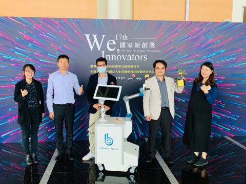 "Brain Navi Nasal Swab Robot” received the 17th National Innovation Award - Innovative Epidemic Prevention Technology.