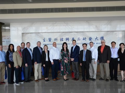 Senators from United States visit Brain Navi, showcased NaoTrac, stereotactic navigation robot